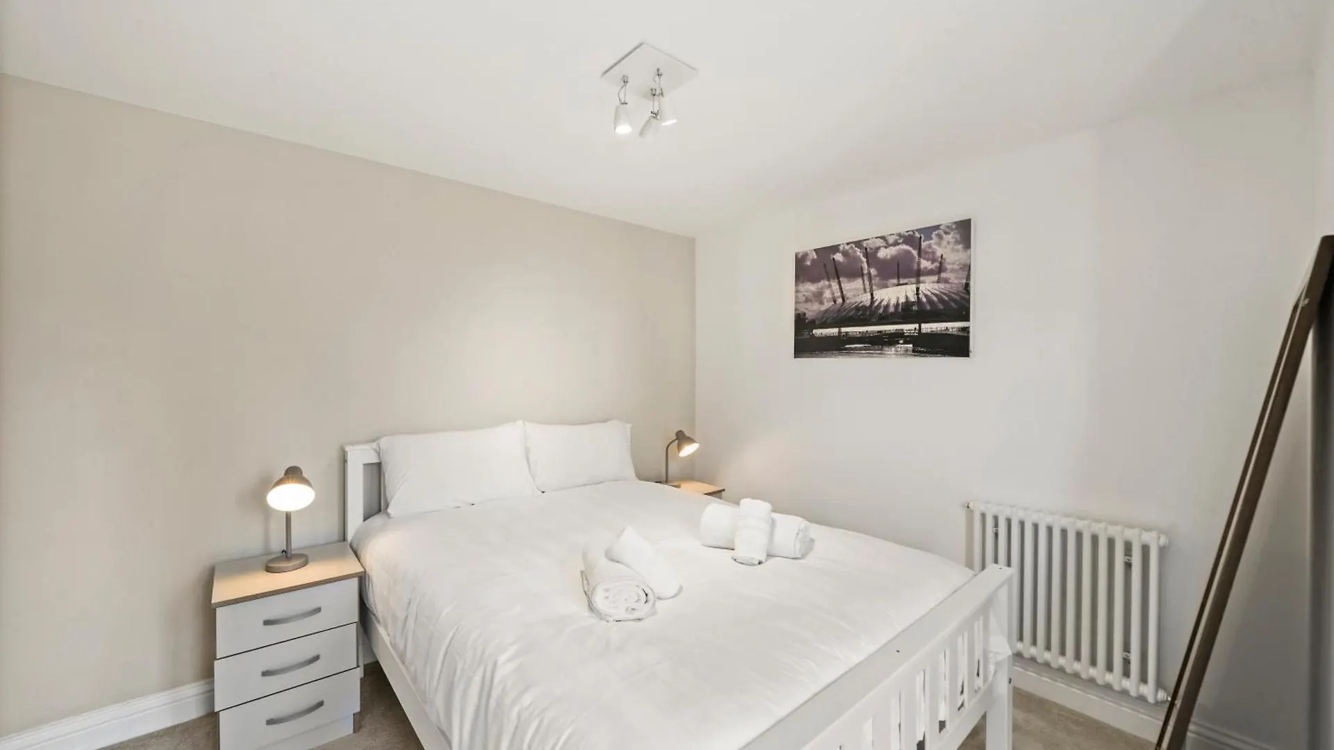 Monthly Stays! 2 Bedroom Apartment Short Term Rental & Flexible Renting Canary Wharf With Free Parking London